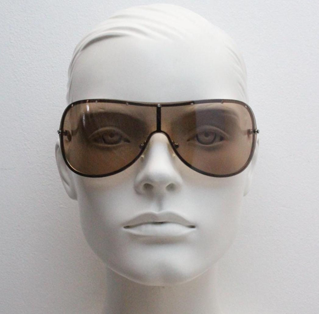 Y2K vintage visor aviator sunglasses with diamante. Brown wrap around mini mask shield design with curved mono lens. 2000s. Racing style