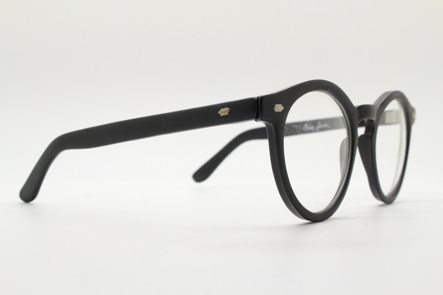 Oliver Smith round eye glasses. Black matt finish optical frames with protruding corners and keyhole bridge. Prescription RX eyeglasses