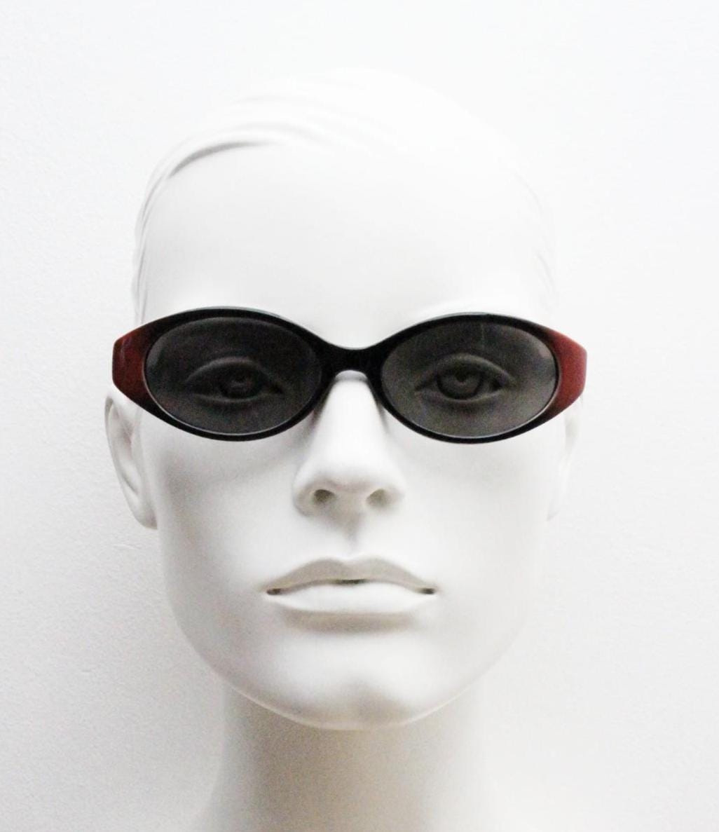 Vintage 90s oval sunglasses with very unique abstract arm pattern in black and red on layered acetate. Authentic original design. NOS