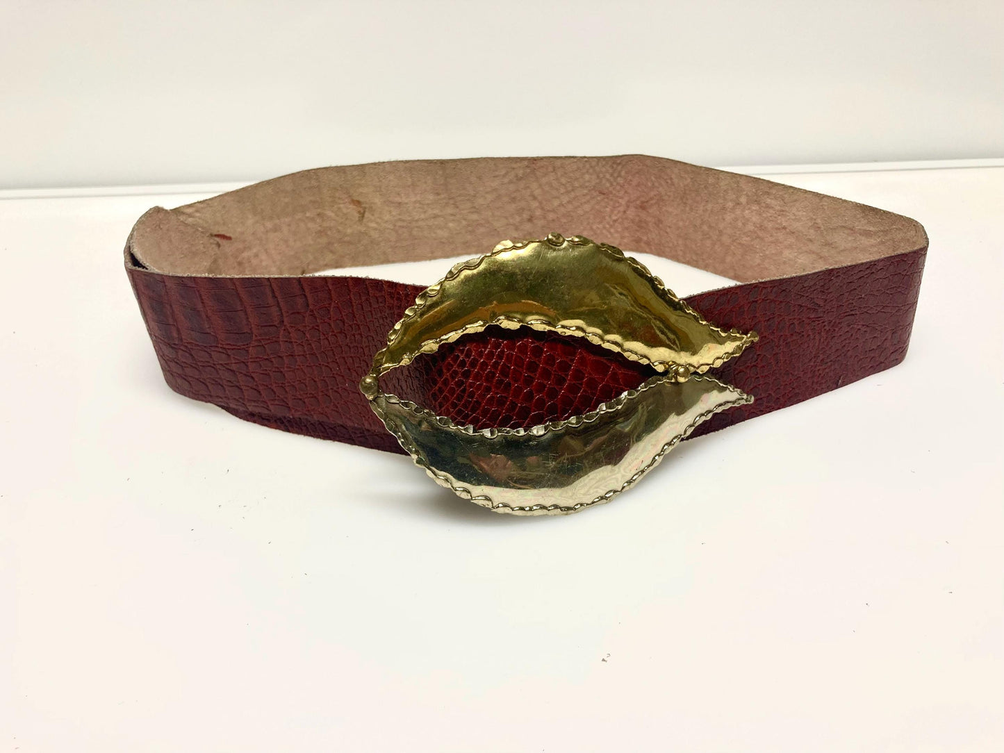 70s vintage womens hand made dress or jeans / trousers belt. Big abstract metal buckle on genuine tooled leather in crocodile look. NOS