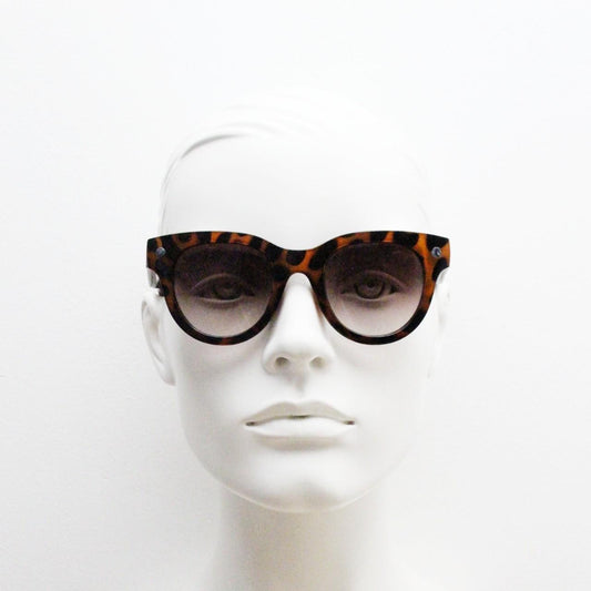 Nine West Y2K round vintage sunglasses. Brown to beige transparent ombre fade acetate frame. Womens 2000s bug eye