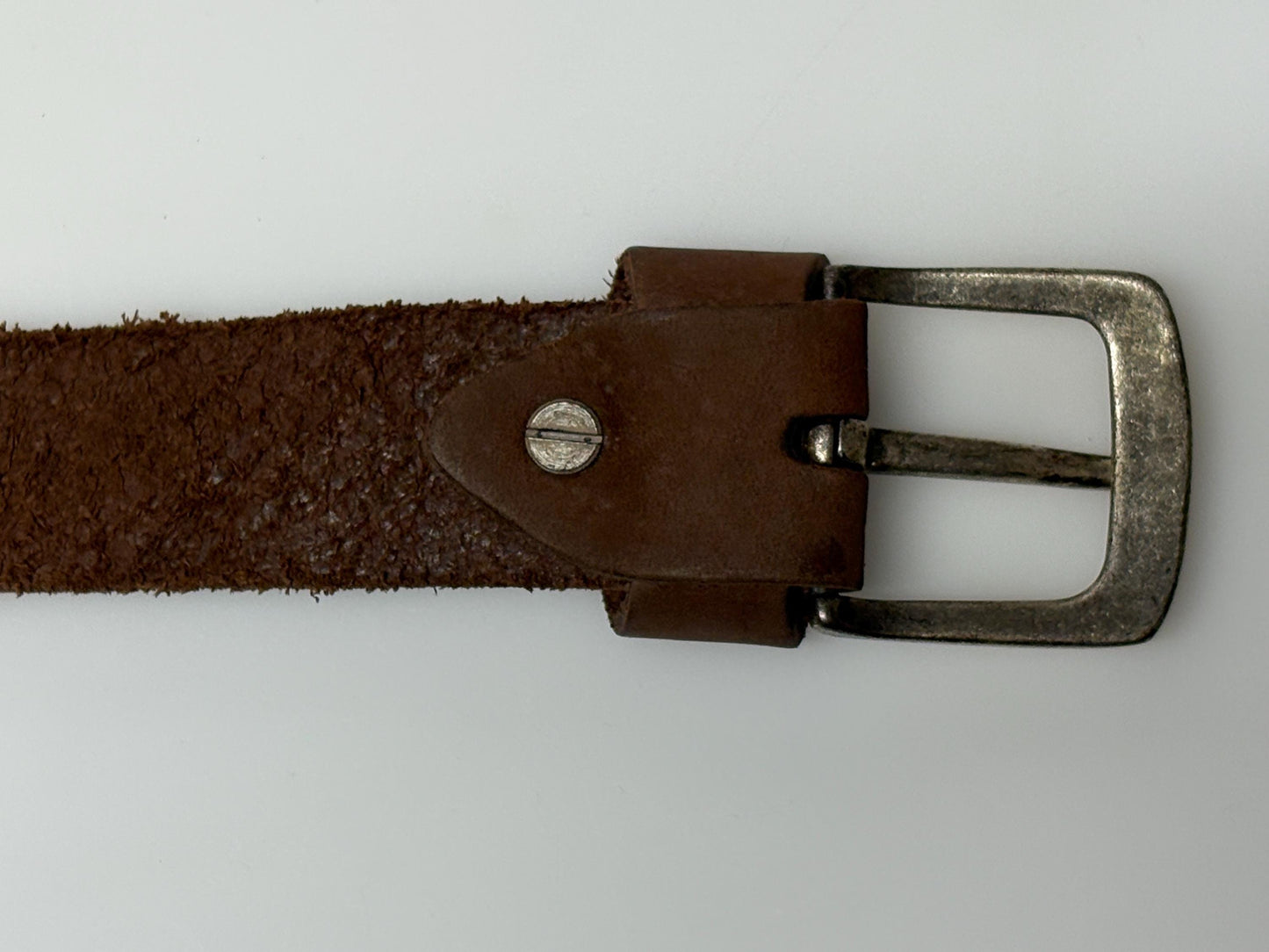 Fat Face Y2K vintage thick brown genuine leather belt for jeans with distressed solid metal buckle. Single piece cowhide with suede back