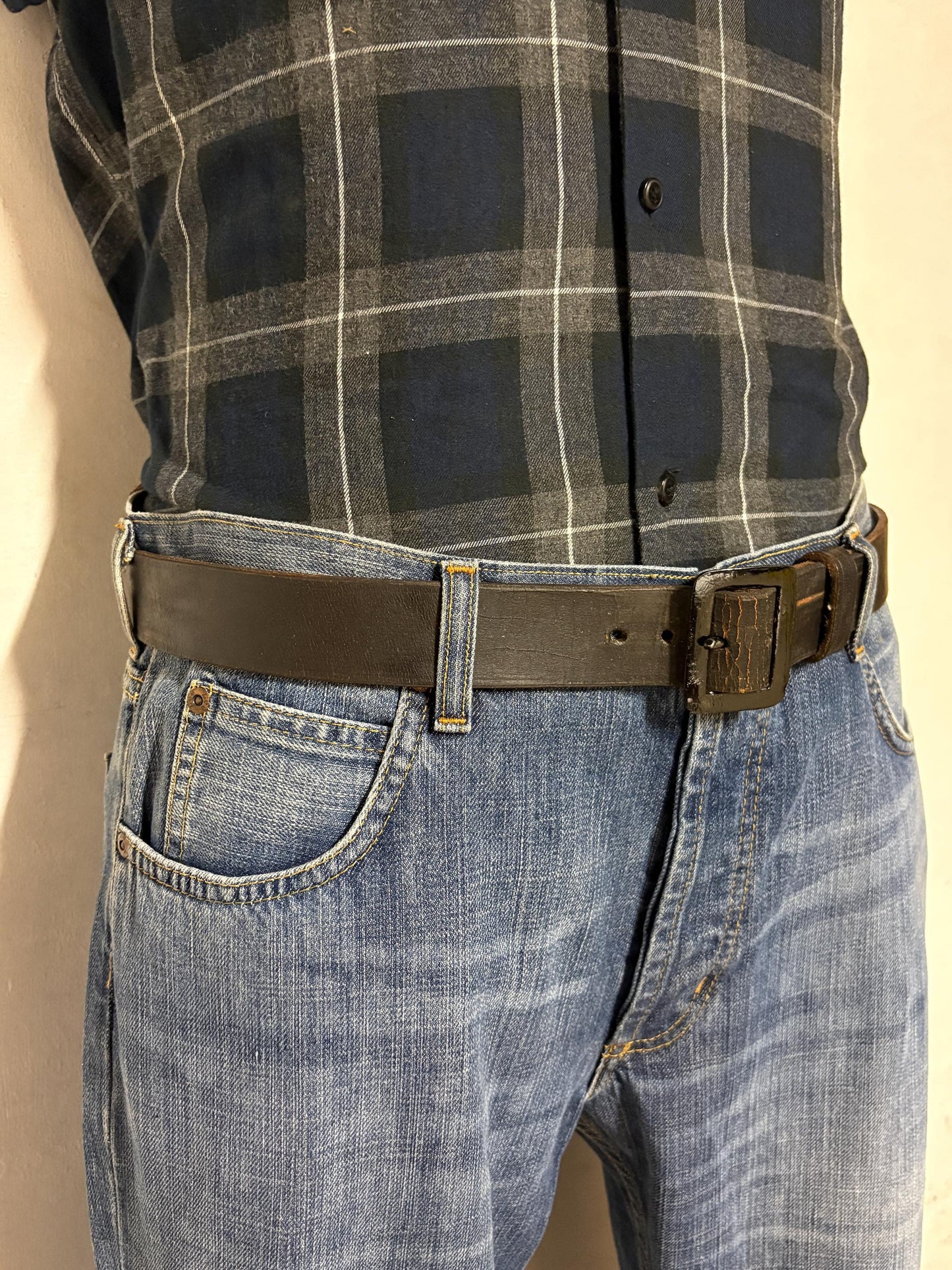 50s vintage black thick genuine leather army belt with solid metal buckle. Seamless single piece cowhide. For jeans trousers. Military NOS