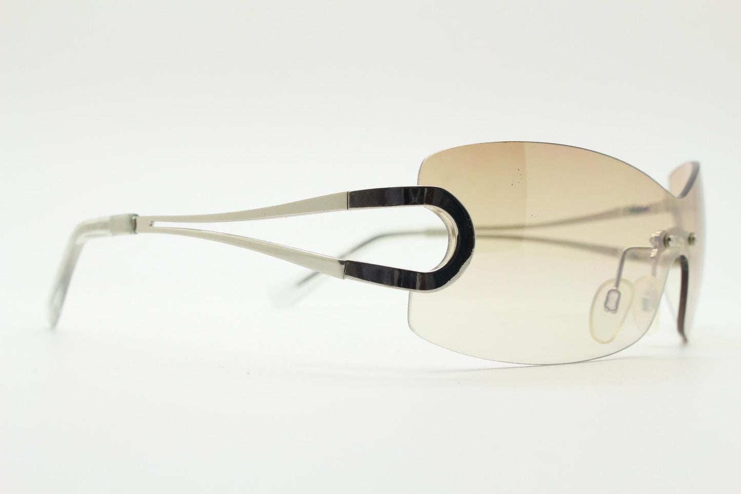 Y2K vintage visor sunglasses. 2000's brown wraparound mono lens shield design with looped chrome temples. 00s uber fashion mini mask NOS