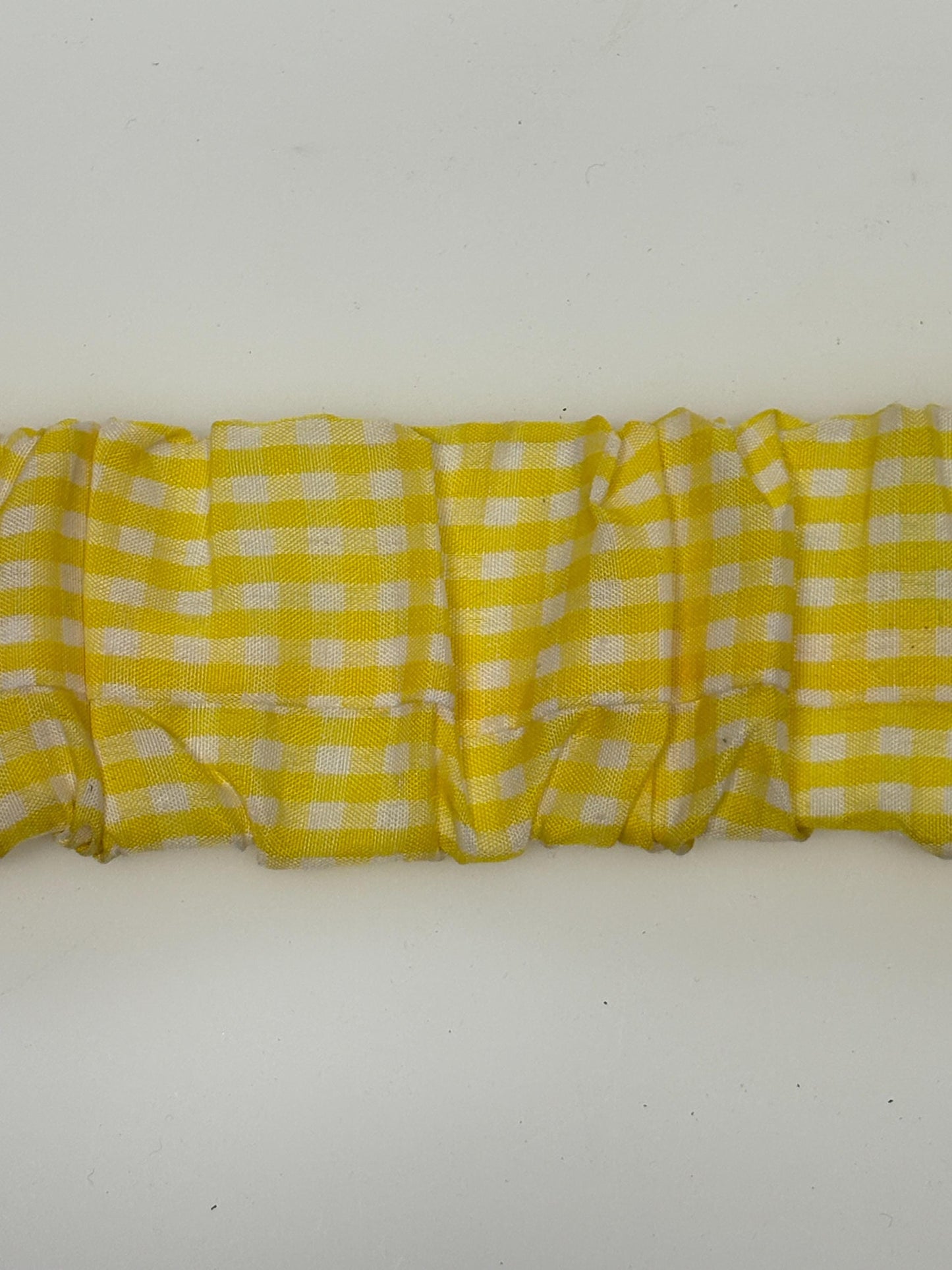 80s vintage womens elastic gingham stretch belt. Flattering cinch effect to wear with a dress. Chrome hook buckle. Country and western