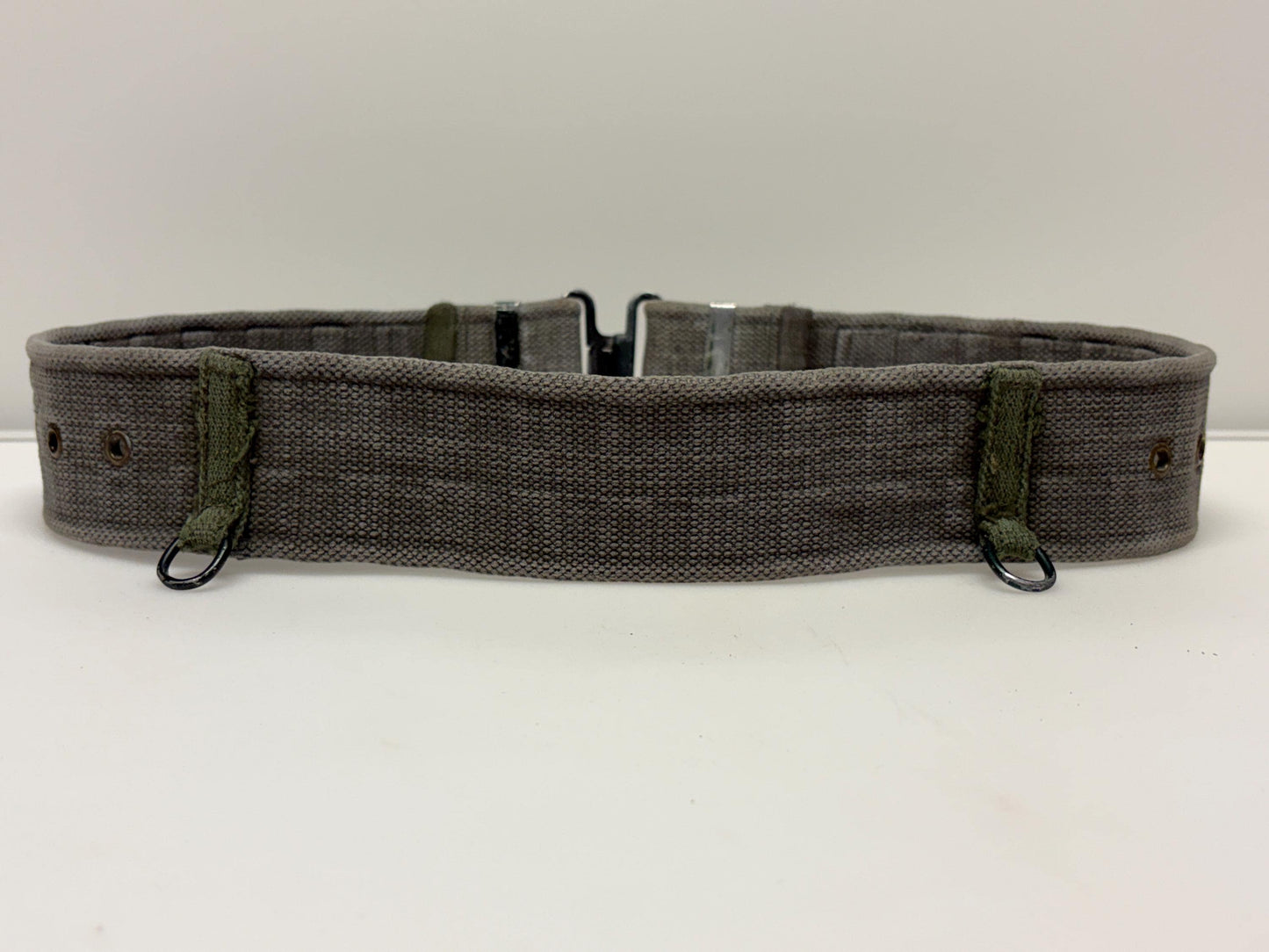 80s vintage real army webbing belt. Thick woven canvas in khaki green. Distressed look. Metal hardware. Fully adjustable. Tactical webbing