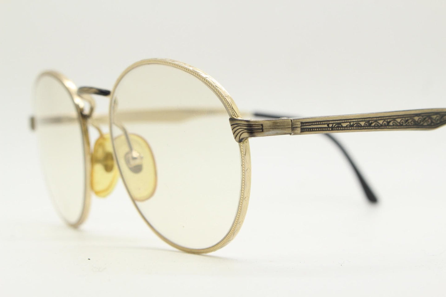 90s vintage round panto metal eye glasses. Minimal gold optical frame with subtle embossed patterns. Prescription eyeglasses. RX spectacles