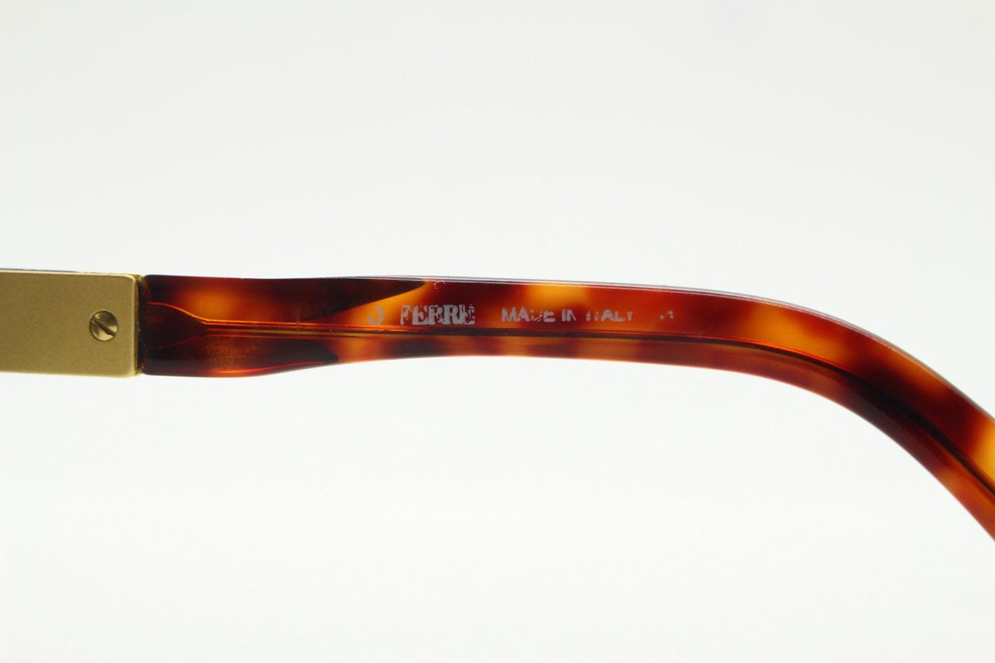 Gianfranco Ferre oval sunglasses made in Italy. Gold frame with triangular tortoise acetate arms and green lenses. 90s vintage GFF