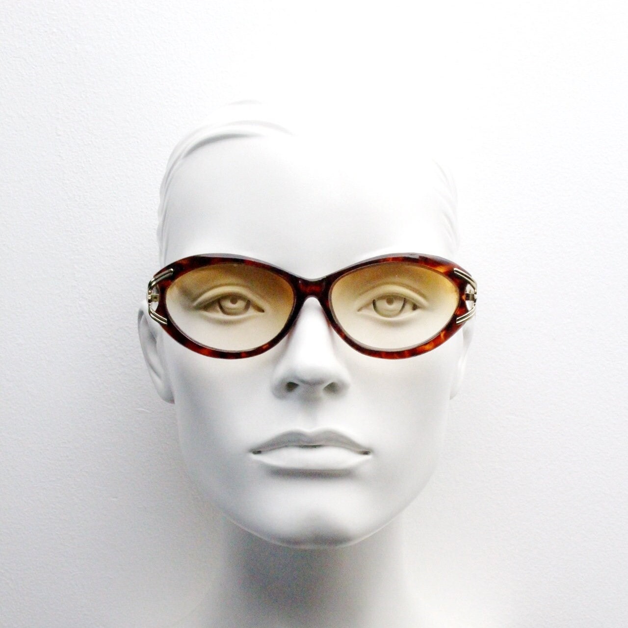 90s vintage oval cateye sunglasses. Womens honey tortoise frame with dynamic metal chain link arms and extra light tone lenses. Unused NOS