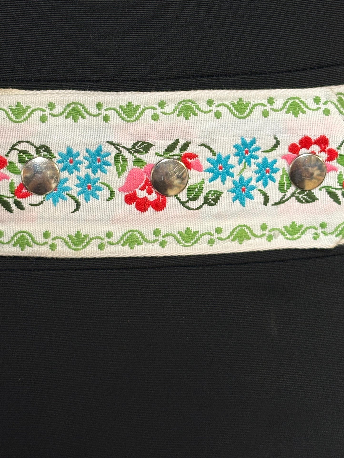 Alice Roi Y2K vintage womens 2" dress belt in white with embroidered pink, blue and green flowers. 2000s Unused NOS. BNWT