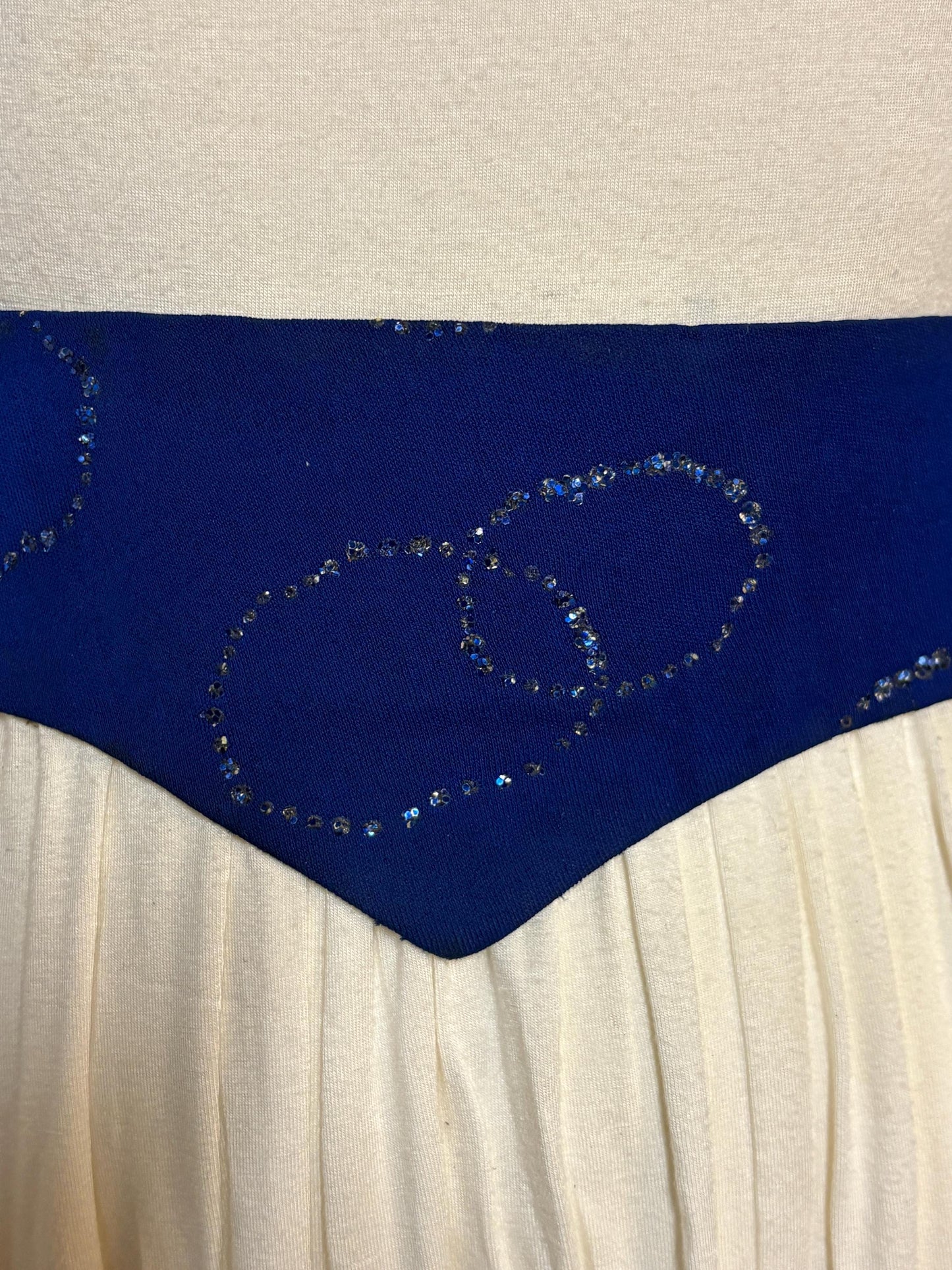 80s vintage womens hand made feature belt for a dress. Flattering V shape. Blue fabric with abstract glitter circles on a leather backing