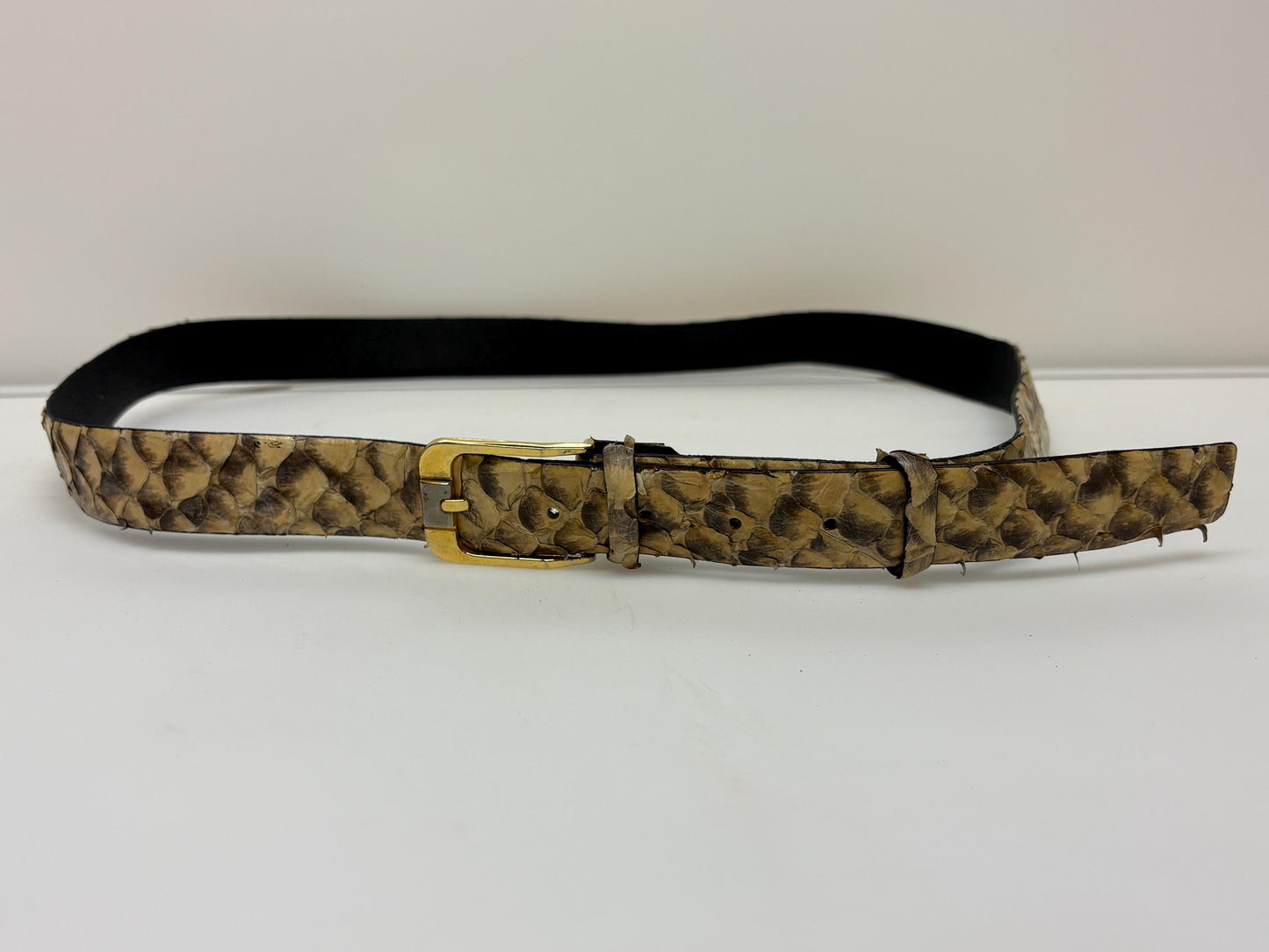 90s vintage beige and brown genuine snake skin belt. Authentic textured big scales in seamless finish. NOS Mens L. Python. Changeable buckle