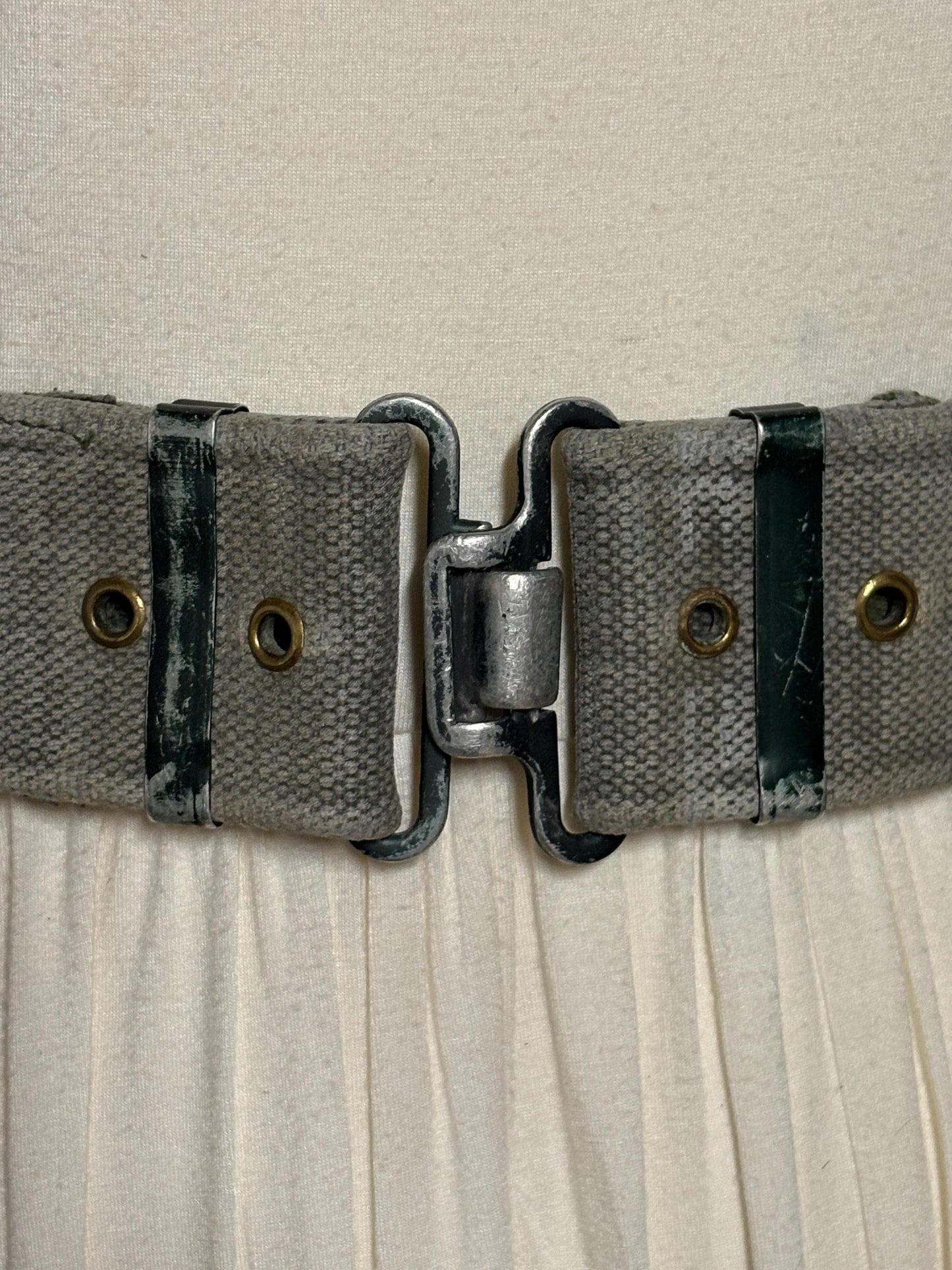 80s vintage real army webbing belt. Thick woven canvas in khaki green. Distressed look. Metal hardware. Fully adjustable. Tactical webbing