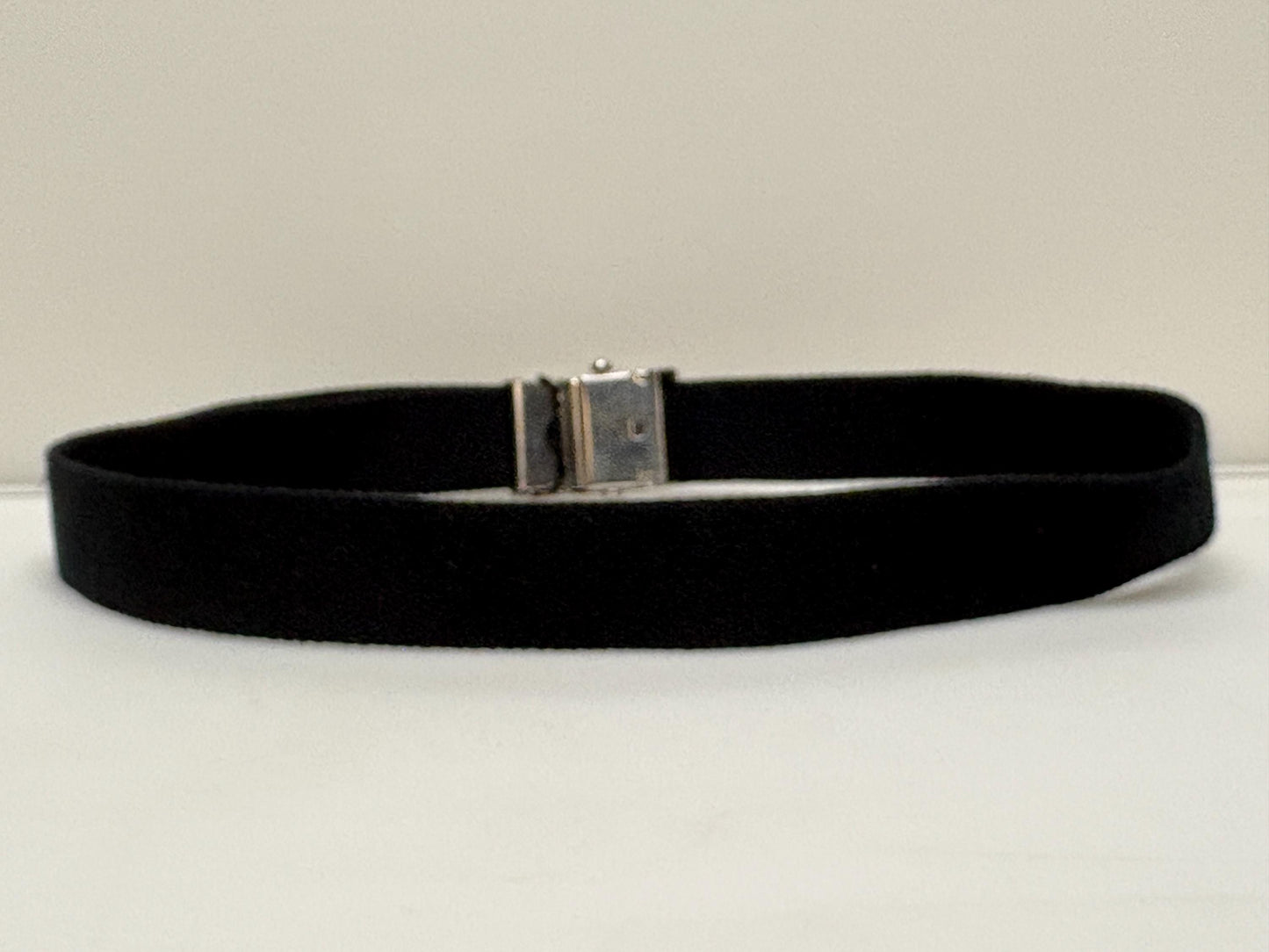 Carharrt vintage canvas army style belt buckle with 2 belts . One black plus one khaki green. no holes format. Slide lock . Fully adjustable