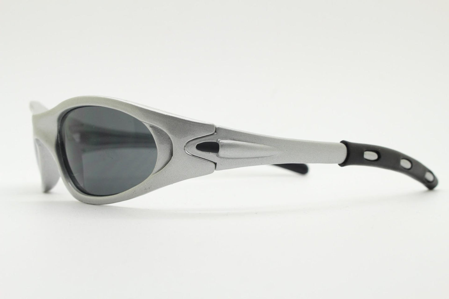 Y2K vintage visor sunglasses. Metallic silver superhero style mini mask sport shield with black lenses. Small wrap around. 90s. NOS cosplay