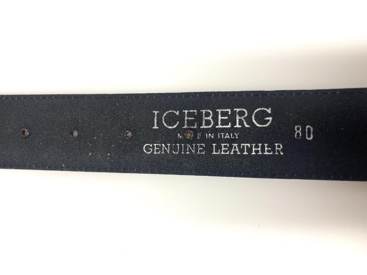 Iceberg 90s vintage belt in matt brown genuine leather with heraldic shield style buckle. For dress or jeans. Made in Italy. BNWT. NOS