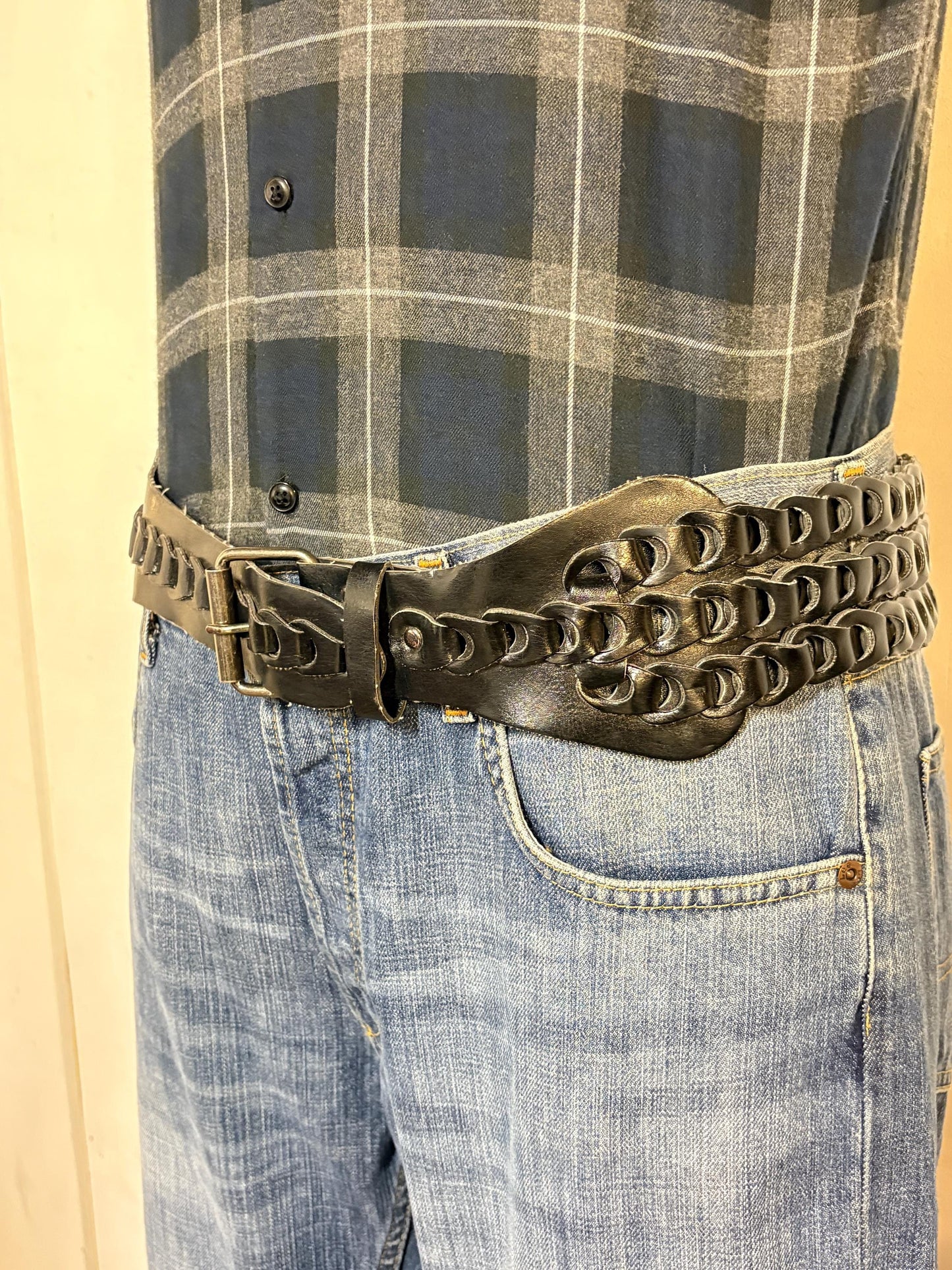 Y2K vintage tall black 70s design belt with 3 layers of looped vinyl strands and solid metal buckle. 2000s NOS. 60s hippy style. Eco leather