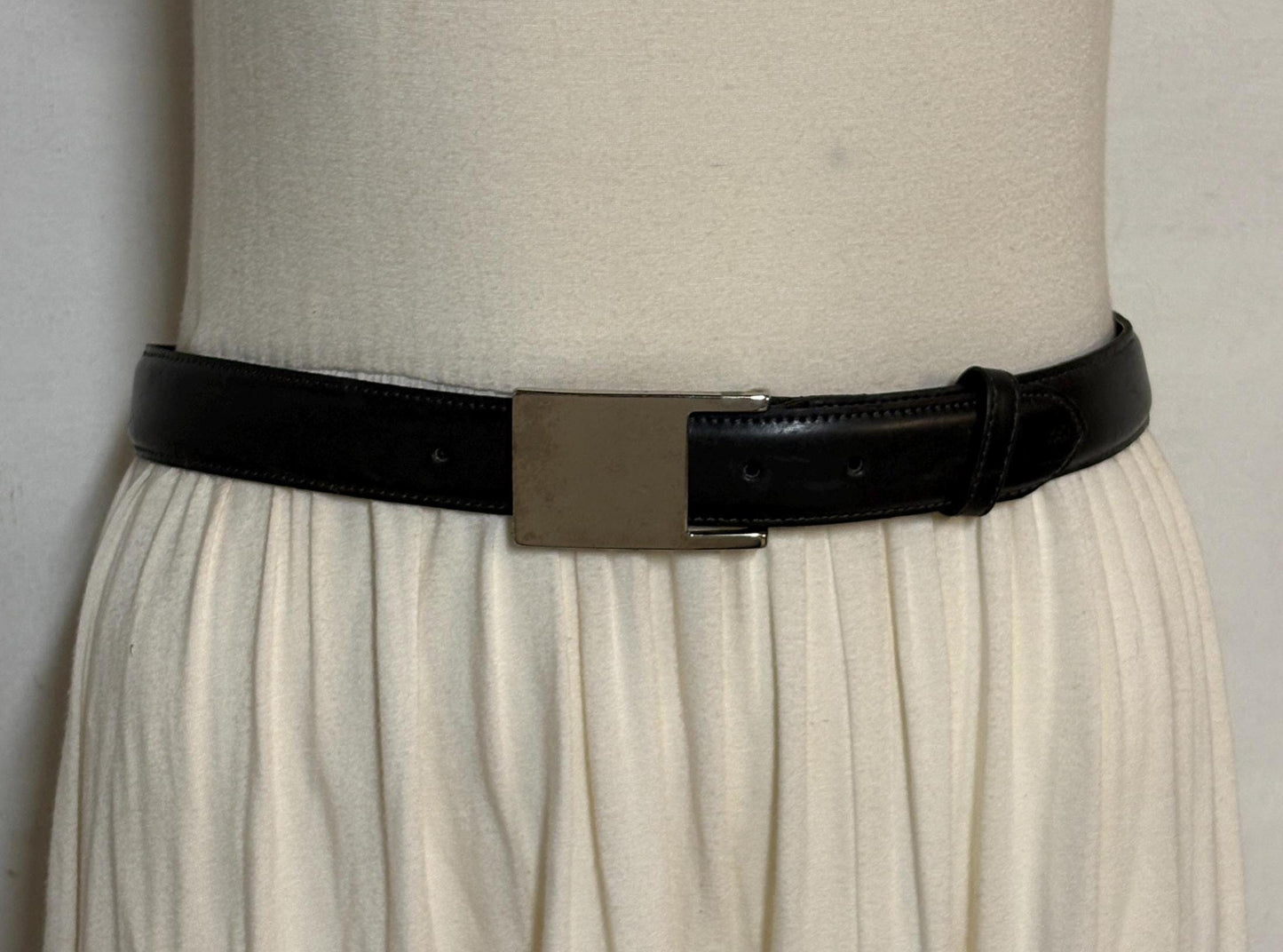 90s vintage smart trouser / jeans belt in grey genuine leather with solid shiny chrome buckle. Made in France. NOS
