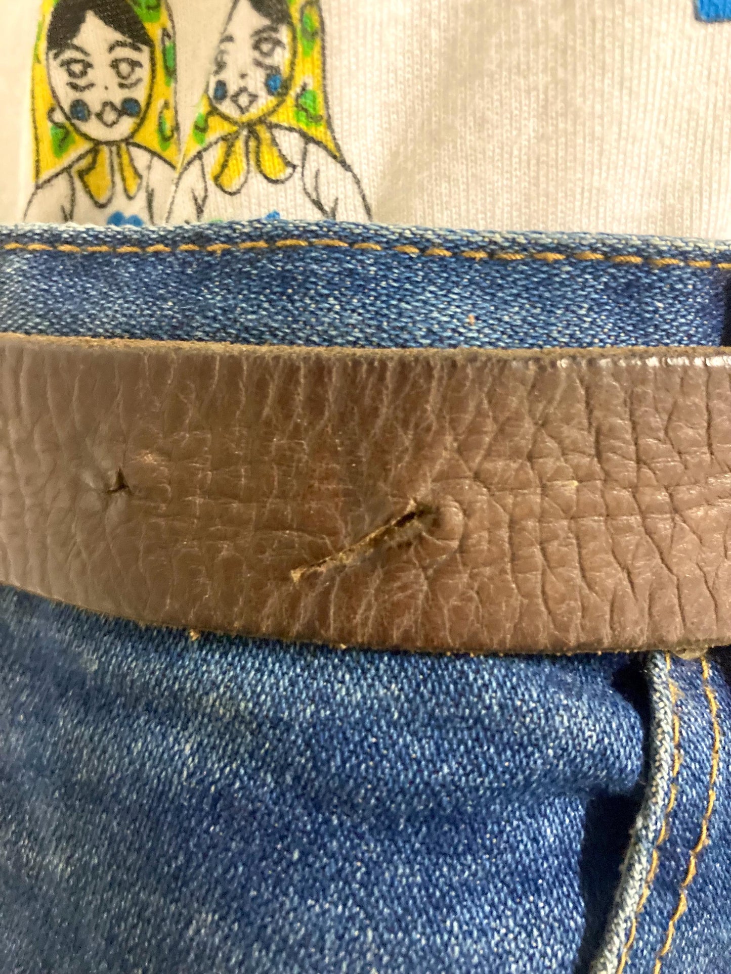 Esprit 90s vintage thick brown genuine leather belt for jeans with brass buckle. Original full grain textured cowhide finish