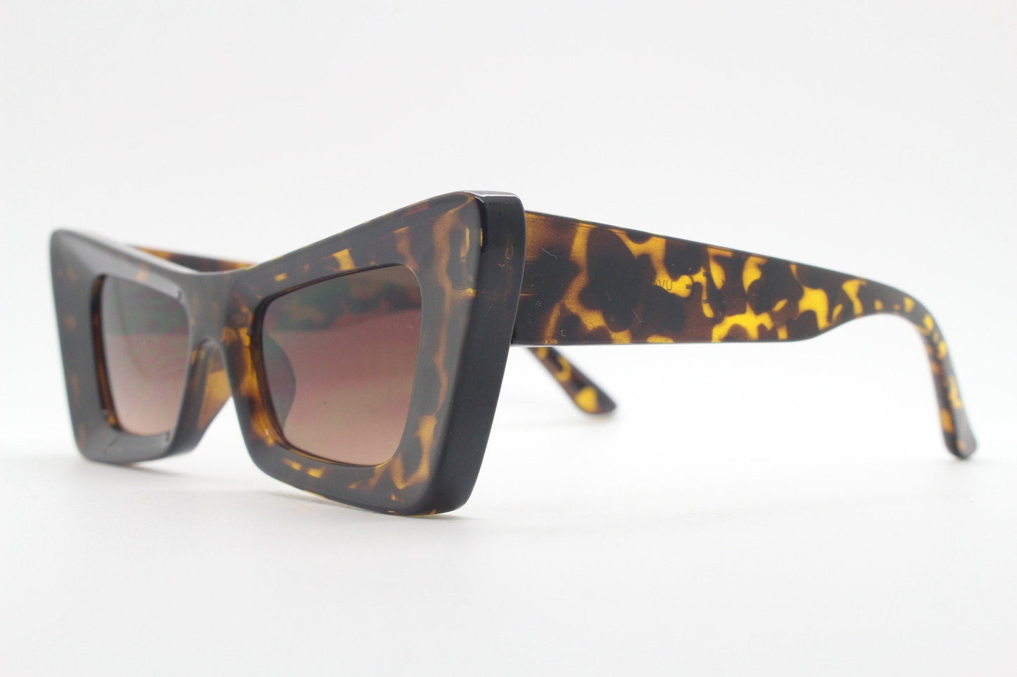 Y2K vintage dynamic winged cat eye sunglasses. Women's tortoise thick concave angled frame with graduating lenses. 2000s BNWT