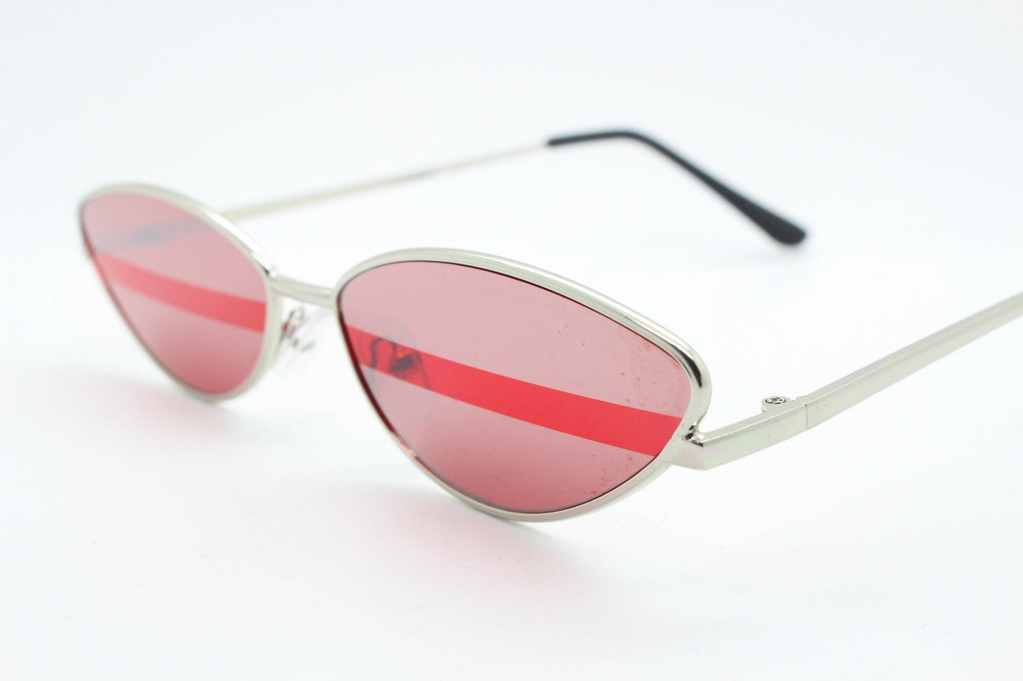y2k vintage low profile cat eye sunglasses. Women's minimal metal pointed cateye frame with mirror and red candy stripe lenses, BNWT