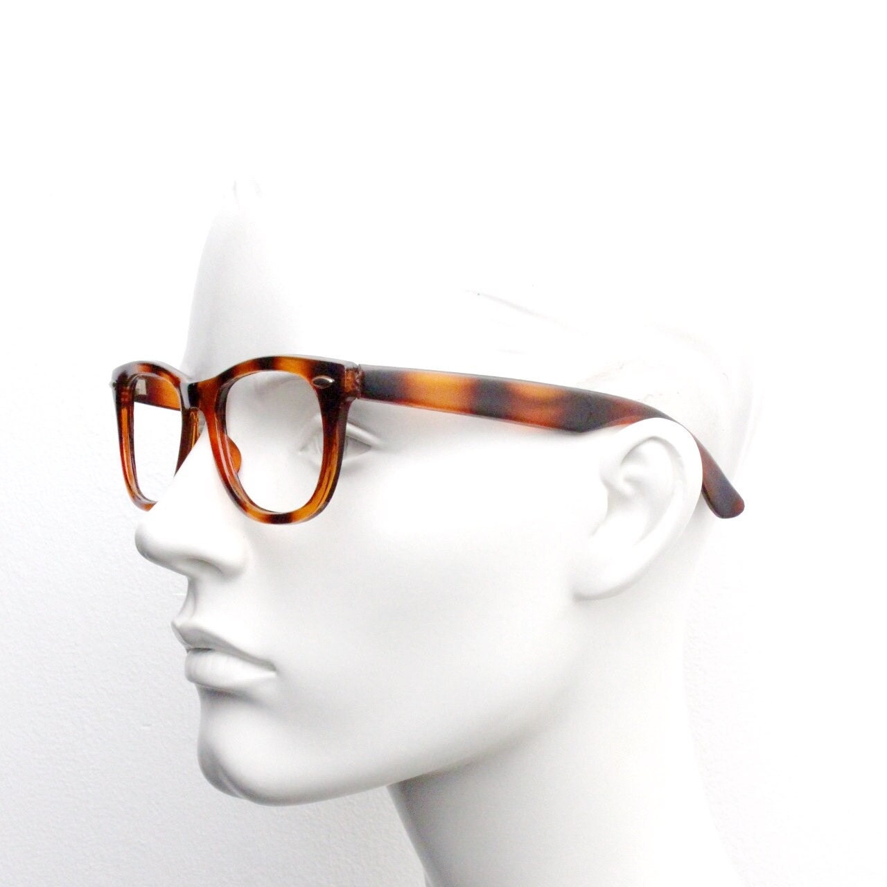 80s vintage wayfarer design glasses. All time classic optical frames in bumblebee colours. 40s 60s style prescription eyeglasses. Spectacles