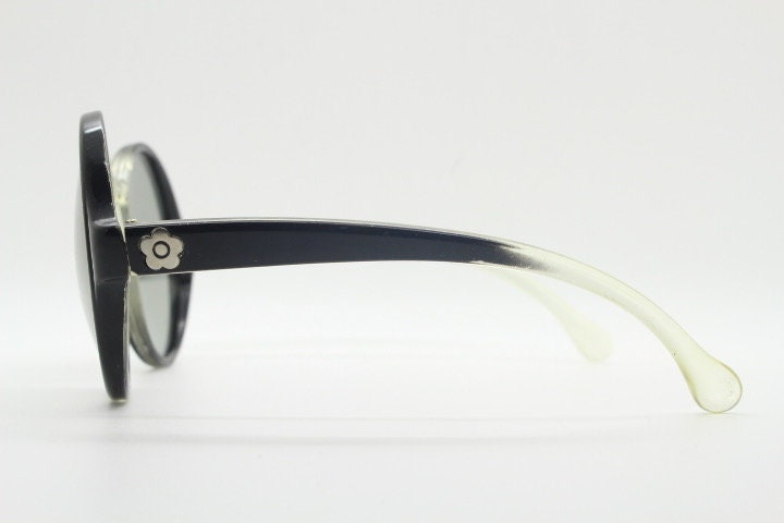 Mary Quant 60s vintage oversized round sunglasses. Definitive swinging London design. Black and crystal frame with light tone grey lenses