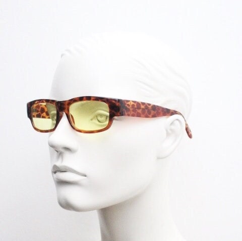 80s vintage rectangular sunglasses. Low profile 60s mod design tortoise frame with psychedelic light tone yellow lenses and fat arms. NOS