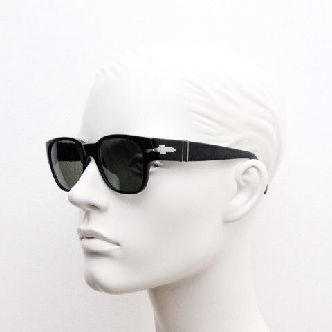 Persol 60s vintage sunglasses. Classic definitive design in black gloss acetate with real green glass lenses