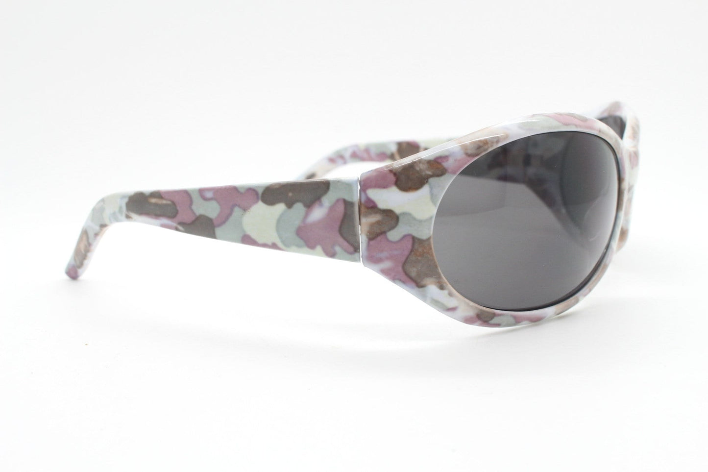 Y2k vintage curved camouflage pattern sunglasses. Wrap around bug eye 60s style shield frame with unbelievable cammo print. 2000s unused NOS