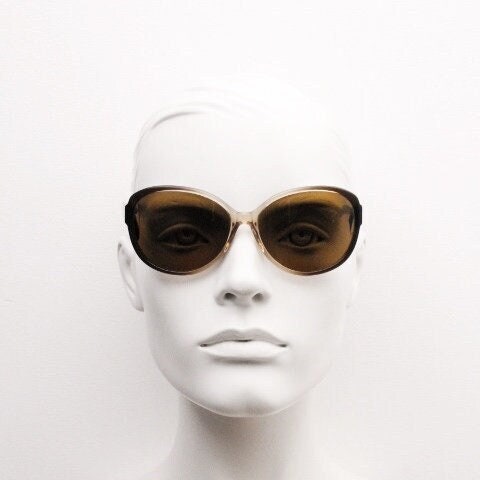 Nine West Y2K round vintage sunglasses. Brown to beige transparent ombre fade acetate frame. Womens 2000s bug eye