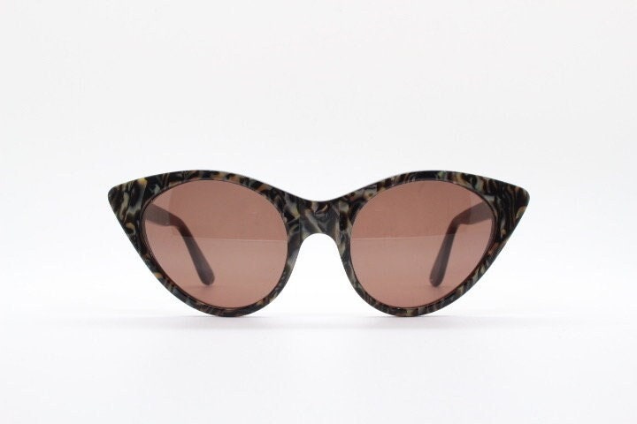 Opening Ceremony pointed cateye sunglasses. Womens classical cat eye marbled brown frame. Vintage. NOS. Y2K