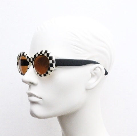 80s vintage round check monochrome sunglasses. 60s op art mod design frame with brown lenses. Clout goggles. Oval bug eye. NOS. Kurt Cobain