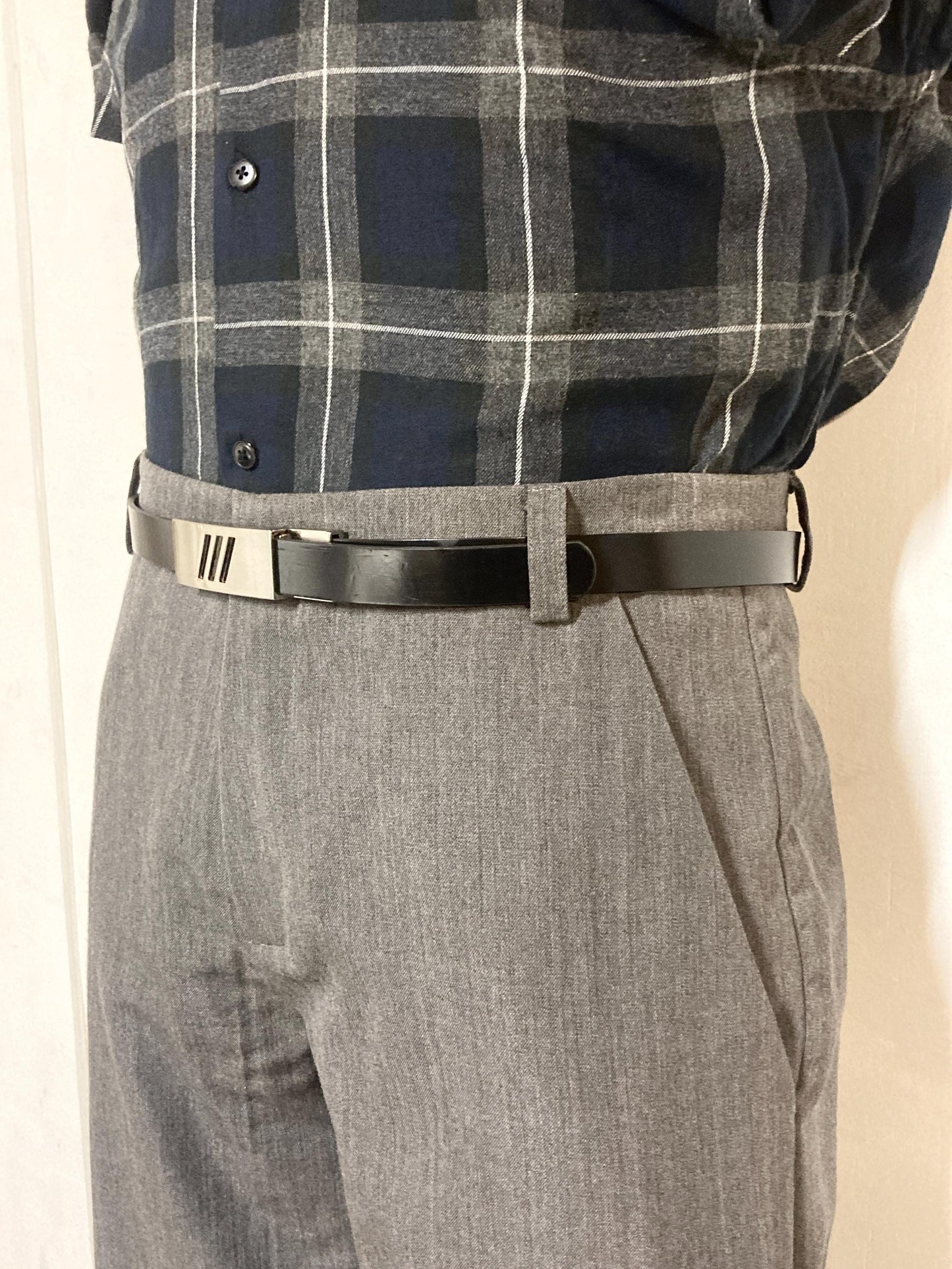 90s vintage smart trouser belt. Thick eco vinyl in black shiny finish with steel buckle with cutouts. Seamless no holes design. Mens NOS