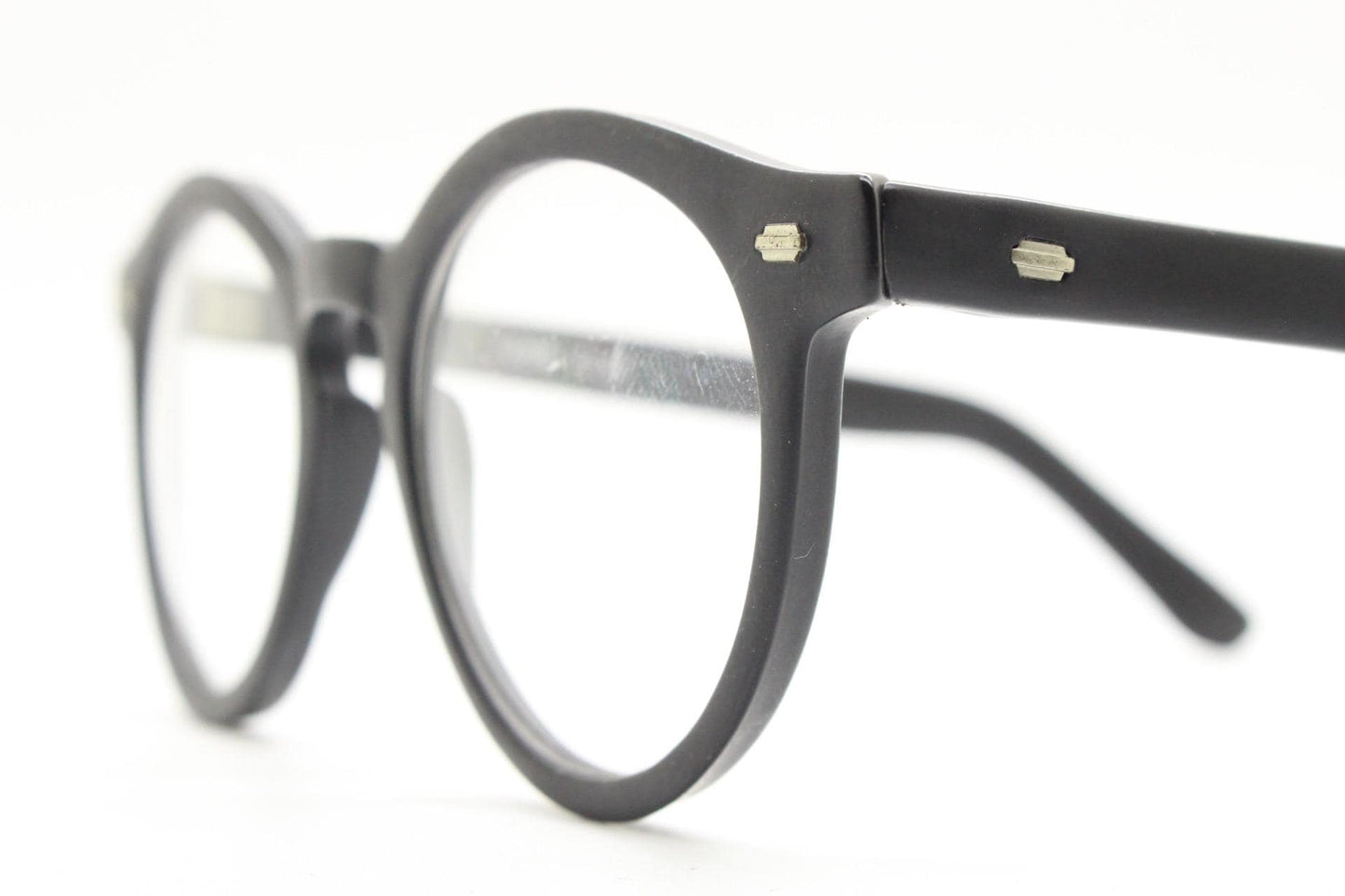 Oliver Smith round eye glasses. Black matt finish optical frames with protruding corners and keyhole bridge. Prescription RX eyeglasses
