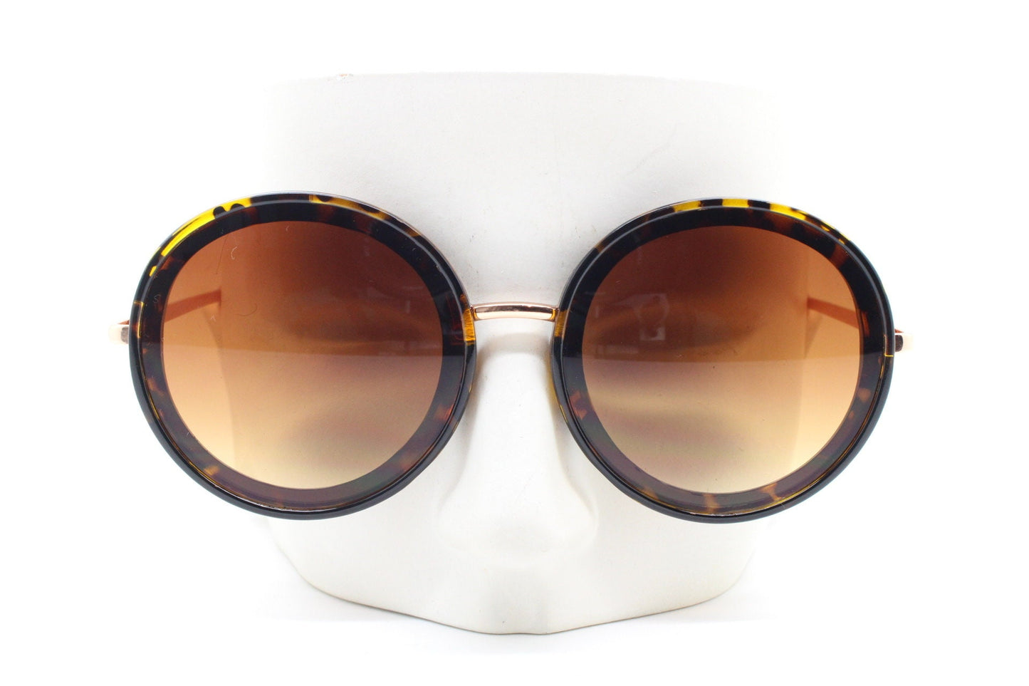 Y2k vintage round sunglasses. Women's tortoise frame with contrasting gold arms and brown flat sultry graduating lenses. Unused BNWT