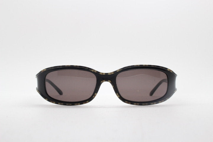 Burberry 90s vintage rectangular sunglasses model 8334/S made by Safilo. Low profile wrap around frame with subtle classic check pattern