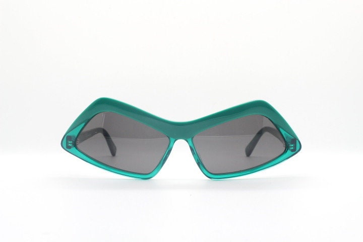 Stella Mc Cartney vintage abstract diamond sunglasses. Blockbuster fashion grail in transparent green acetate with dark lenses. NOS