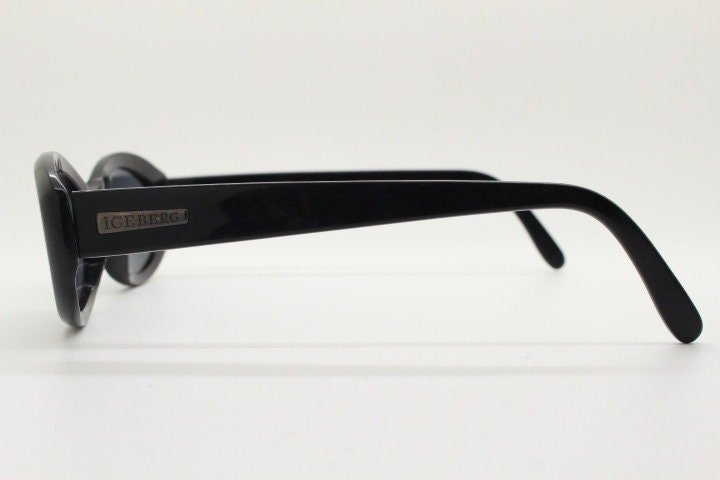 Iceberg 90s vintage oval cateye sunglasses made in Italy. Womens chunky plain black gloss acetate cat eye