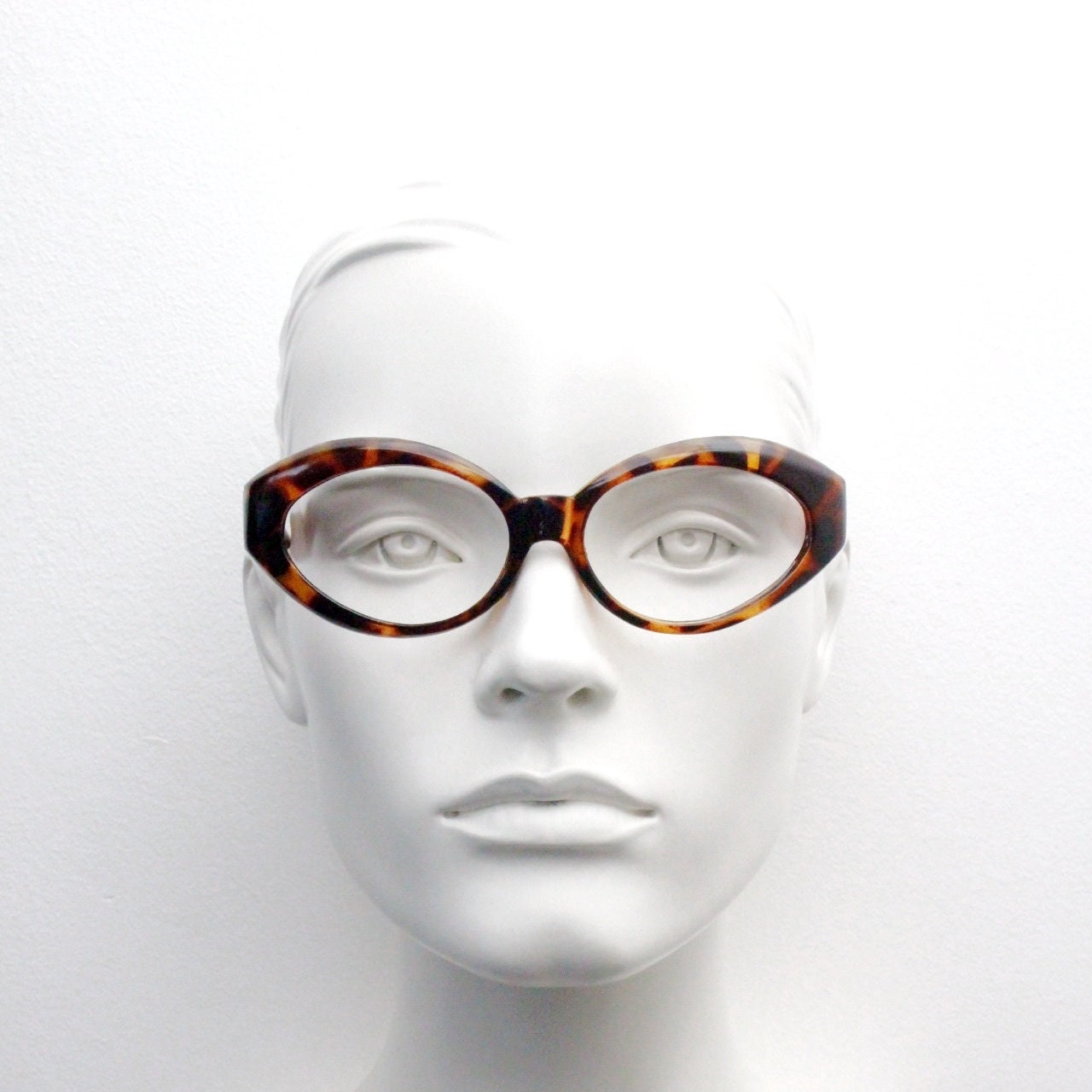 80s vintage oval cat eye glasses. Crop sided dynamic tortoise cateye optical frames. 60s style prescription eyeglasses. RX spectacles. NOS