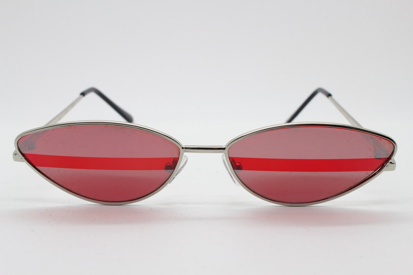 y2k vintage low profile cat eye sunglasses. Women's minimal metal pointed cateye frame with mirror and red candy stripe lenses, BNWT