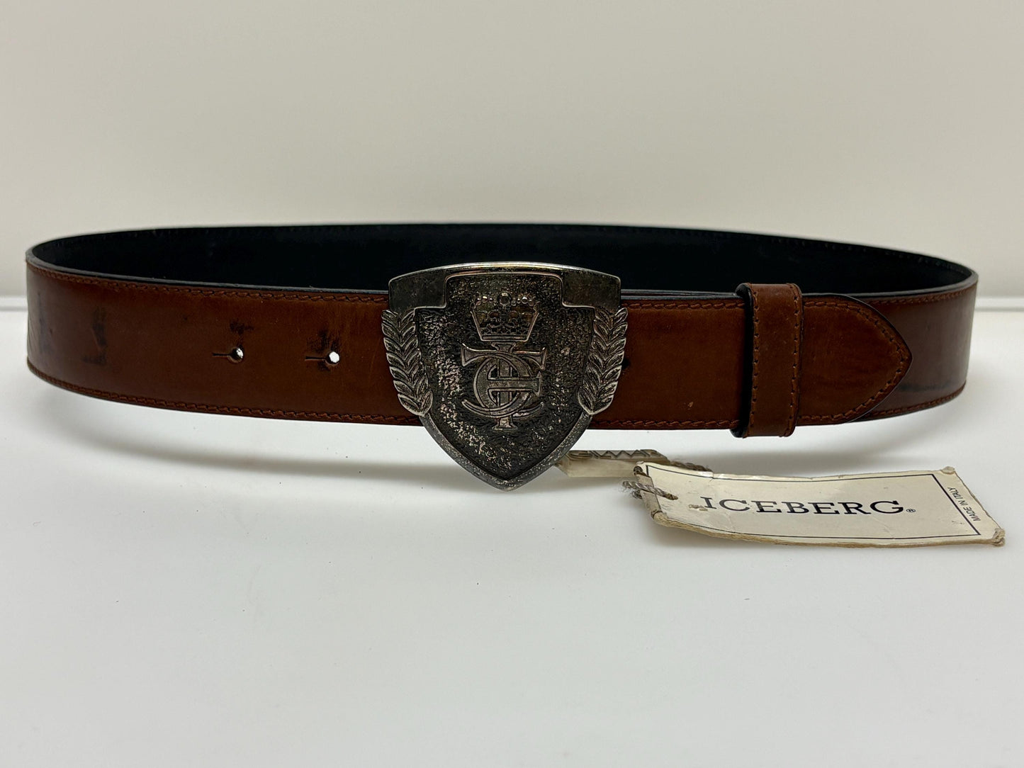 Iceberg 90s vintage belt in matt brown genuine leather with heraldic shield style buckle. For dress or jeans. Made in Italy. BNWT. NOS