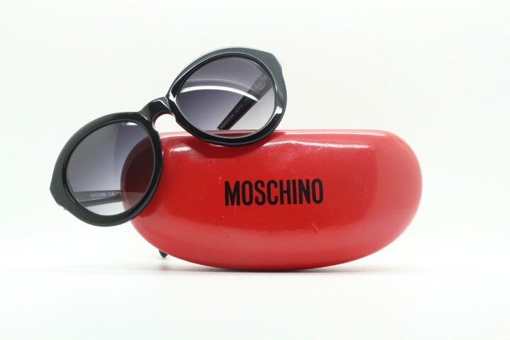 Moschino oversized 60s design sunglasses model 72101SA. Womens big thick black acetate frame with keyhole bridge. Y2k vintage