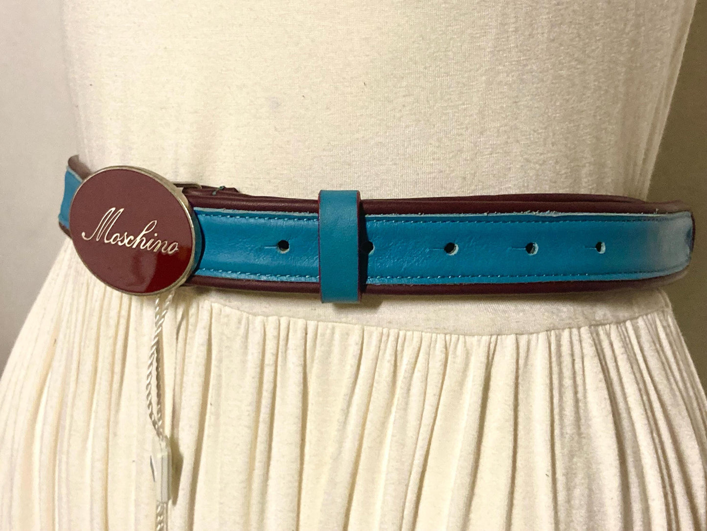 Moschino 90s vintage womens dress belt in oxblood and blue genuine leather with oval enamelled metal buckle. Made in Italy. BNWT. NOS