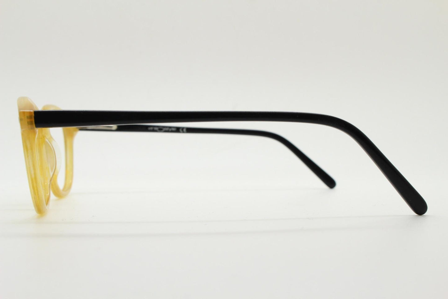 Entrostyle vintage round 40s design eye glasses. Beeswax coloured acetate optical frame with keyhole bridge and black arms. Prescription RX