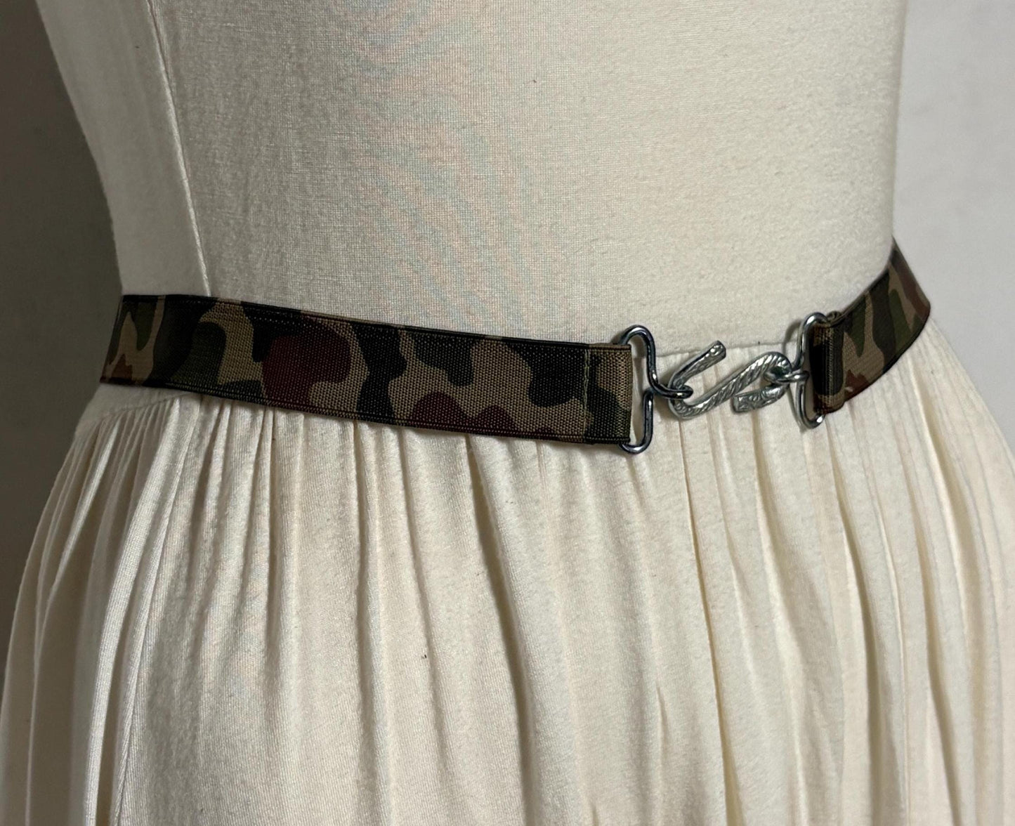 80s vintage army cammo disco stretch belt. Thin elasticated cinch style to wear on a dress with S hook buckle. Camouflage. NOS