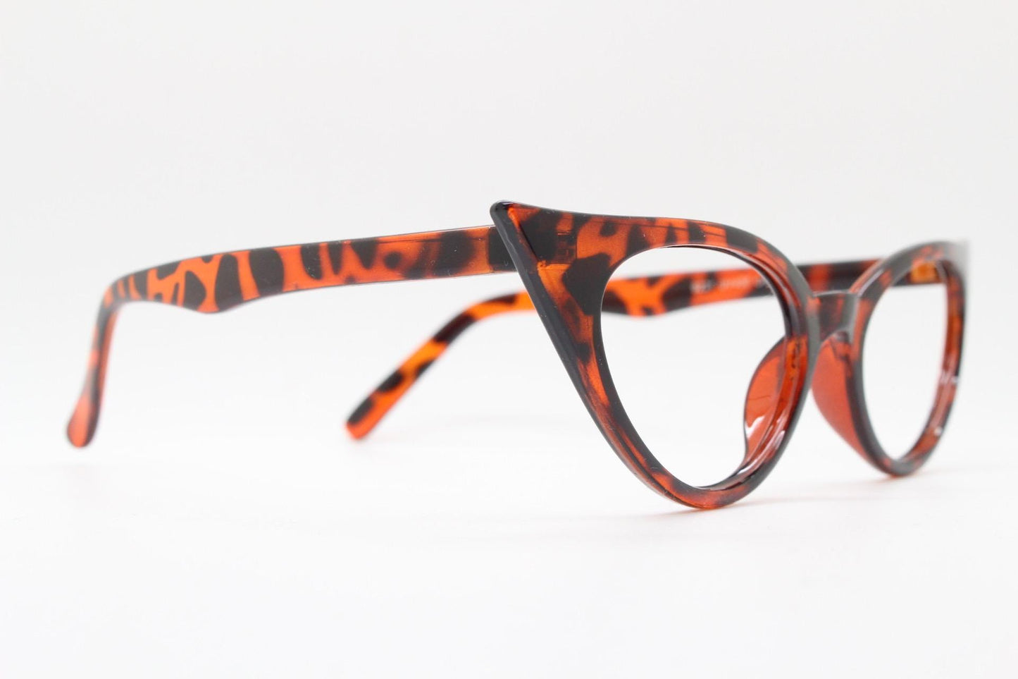 Pointed vintage cat eye glasses. Tortoise slender optical frames. Y2K womens prescription eyeglasses. 50s design rockabilly spectacles. RX