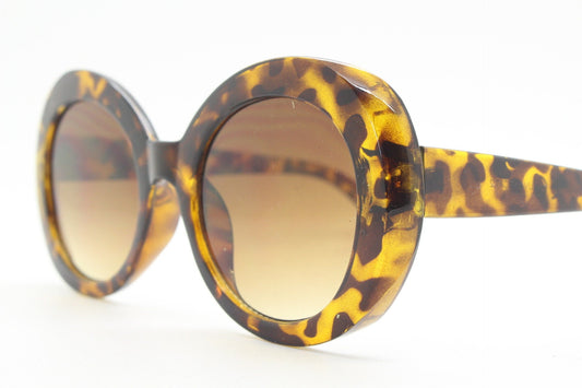 Y2k vintage oversized round sunglasses. Women's big 60s mod style tortoise frame with gradient lenses. Unused BNWT