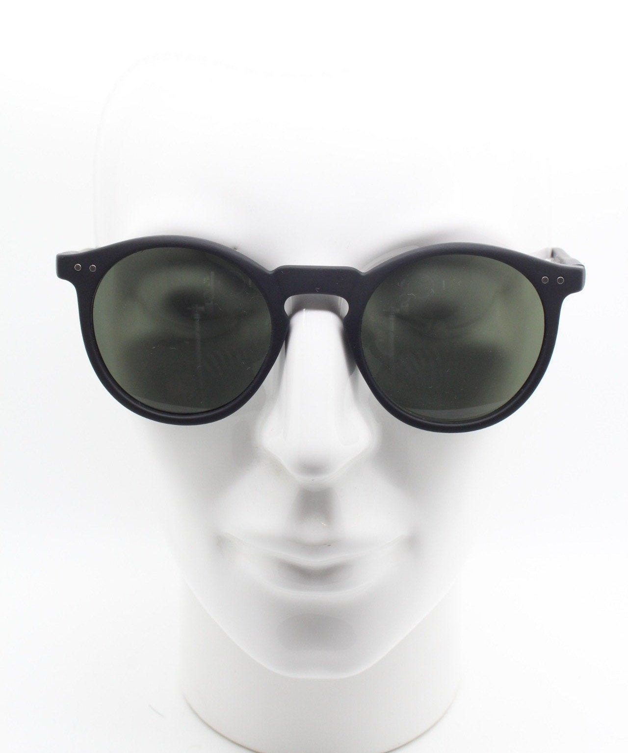 90s vintage round glasses. Classic 30s, 20s style black frame in a rubber finish with green lenses and keyhole bridge. O Malley