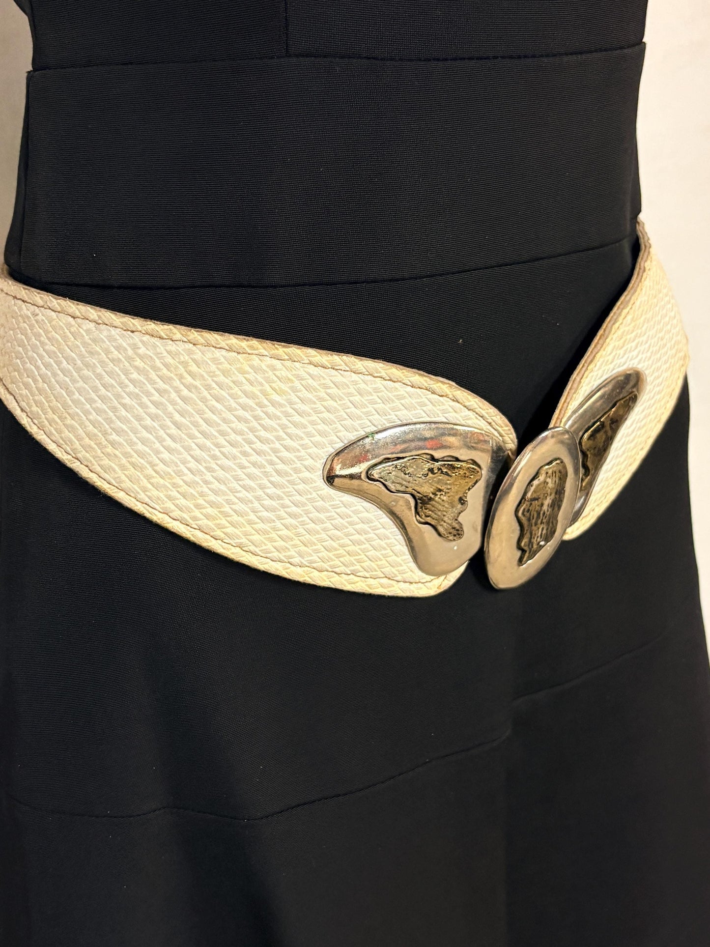 80s vintage womens white textured vinyl flattering dress belt with substantial butterfly shape metal buckle with brass implants